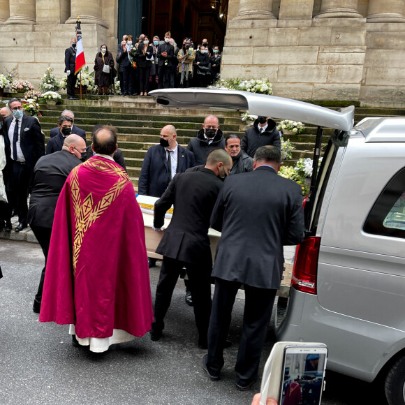 Sorties des Obsèques du danseur étoile Patrick Dupond en l'église Saint-Roch à Paris, France, le 11 mars 2021. 