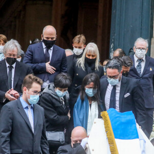 Marie-Claude Pietragalla, Leïla Da Rocha (compagne de Patrick Dupond), cercueil du défunt (avec le drapeau bleu blanc rouge) - Sorties des Obsèques du danseur étoile Patrick Dupond en l'église Saint-Roch à Paris, France, le 11 mars 2021.