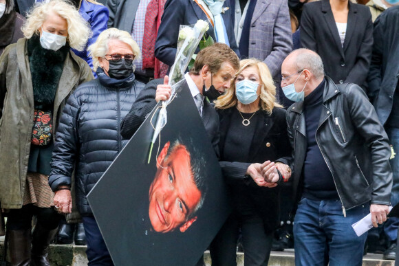 Brigitte Fossey, Véronique de Villèle, Nicoletta et Gilles Muzas lors des obsèques du danseur étoile Patrick Dupond en l'église Saint-Roch à Paris, France, le 11 mars 2021.
