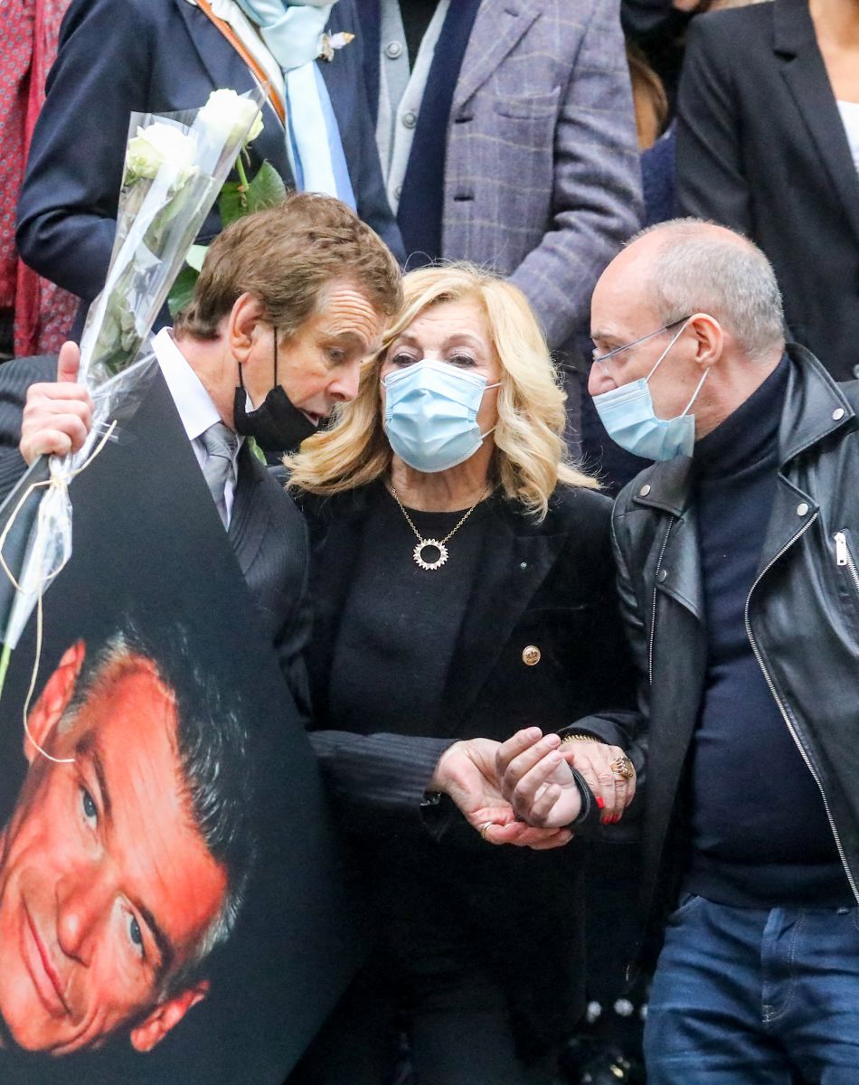 Brigitte Fossey, Véronique de Villèle, Nicoletta et Gilles Muzas lors des obsèques du danseur étoile Patrick Dupond en l'église Saint-Roch à Paris, France, le 11 mars 2021.