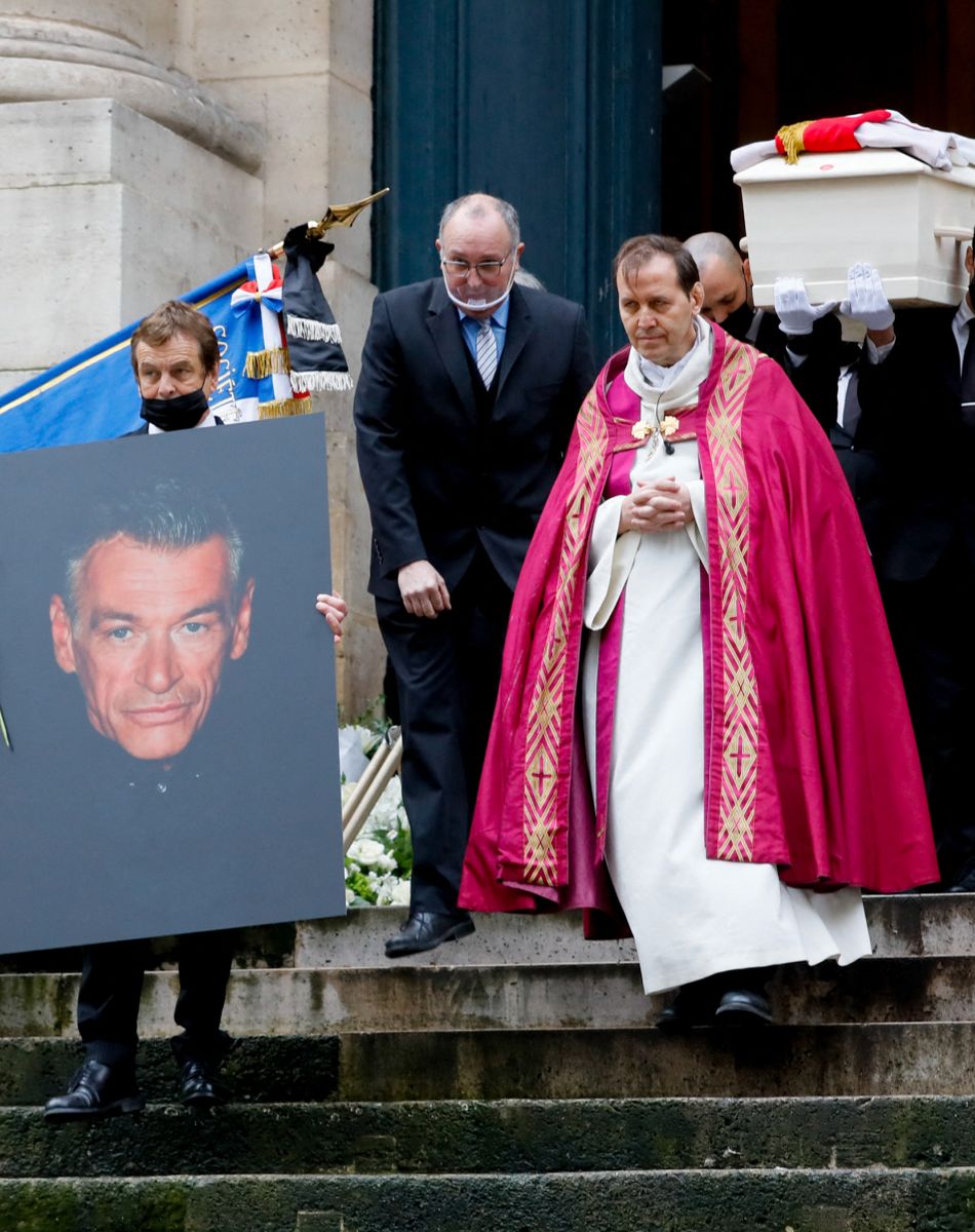 Sorties des Obsèques du danseur étoile Patrick Dupond en l'église Saint-Roch à Paris, France, le 11 mars 2021.