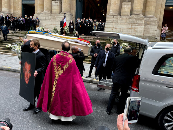 Sorties des Obsèques du danseur étoile Patrick Dupond en l'église Saint-Roch à Paris, France, le 11 mars 2021.