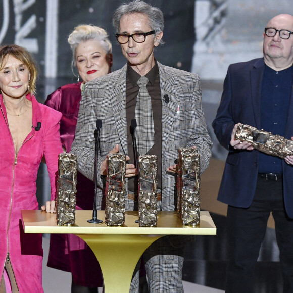 Un César spécial pour la troupe du Splendid, Josiane Balasko, Michel Blanc, Thierry Lhermitte, Marie-Anne Chazel, sur scène lors de la 46e cérémonie des César à l'Olympia à Paris © Dominique Charriau/ Pool / Bestimage 