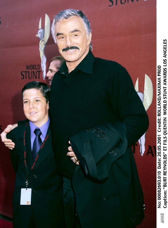 Burt Reynolds et son fils Quinton à Los Angeles en 2001.