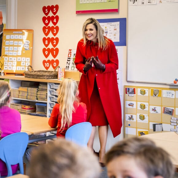 La reine Maxima des Pays-Bas visite l'école primaire chrétienne (CBS) Sabina van Egmond à Oud-Beijerland, Pays-Bas, le 18 février 2021.