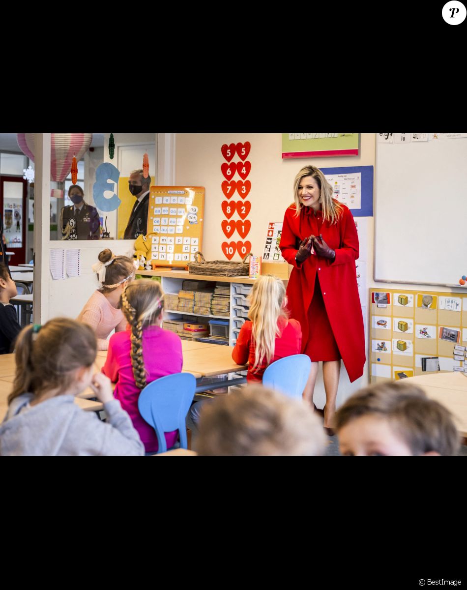 La reine Maxima des Pays-Bas visite l'école primaire chrétienne (CBS) Sabina van Egmond à Oud-Beijerland, Pays-Bas, le 18 février 2021.