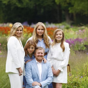 Le roi Willem Alexander des Pays-Bas, La princesse Ariane des Pays-Bas, La reine Maxima des Pays-Bas, La princesse Catharina-Amalia des Pays-Bas, La princesse Alexia des Pays-Bas - Rendez-vous avec les membres de la famille royale des Pays-Bas dans les jardins du Huis ten Bosch à La Haye le 17 juillet 2020.