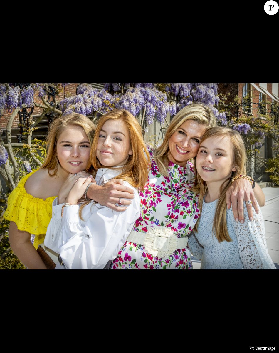 La princesse Ariane des Pays-Bas, La princesse Alexia des Pays-Bas, La reine Maxima des Pays-Bas, La princesse Catharina-Amalia des Pays-Bas - La famille Royale des Pays-Bas célèbre King's Day au Palais Huis ten Bosch à La Haye le 27 avril 2020.