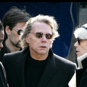 Françoise Hardy, Yves Simon et sa petite-amie - Obsèques d'Alain Bashung en l'église de Saint-Germain-des-Près.