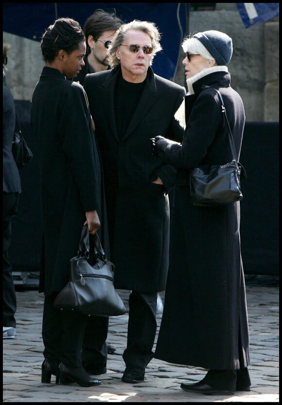 Françoise Hardy, Yves Simon et sa petite-amie - Obsèques d'Alain Bashung en l'église de Saint-Germain-des-Près.