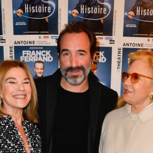 Semi-exclusif - Nicole Calfan, Jean Dujardin et Sylvie Vartan - Générale du spectacle "Histoires" de Franck Ferrand au théâtre Antoine à Paris le 5 décembre 2016. © Coadic Guirec/Bestimage