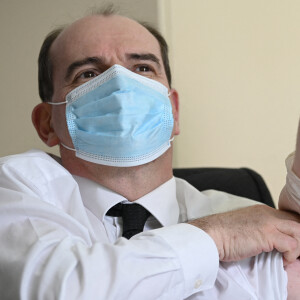 Le Premier ministre Jean Castex reçoit sa première injection du vaccin AstraZeneca contre la COVID-19 à l'hôpital d'Instruction des Armées Bégin de Saint-Mandé, France, le 19 mars 2021. © Eliot Blondet/Pool/Bestimage