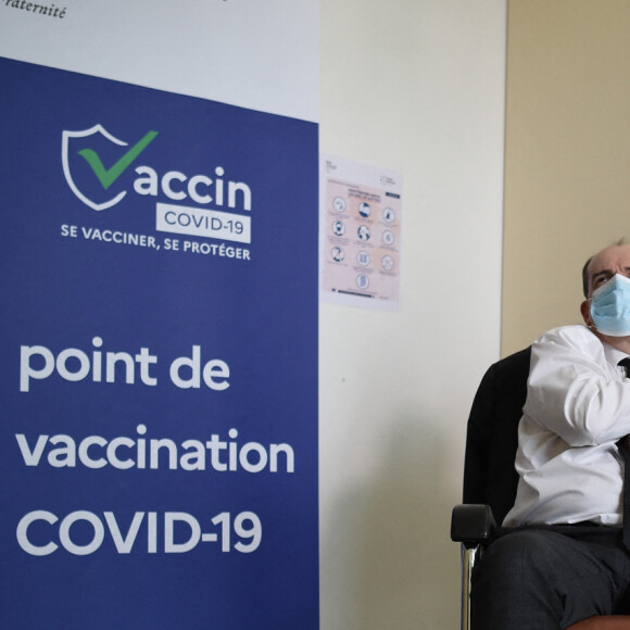 Le Premier ministre Jean Castex reçoit sa première injection du vaccin AstraZeneca contre la COVID-19 à l'hôpital d'Instruction des Armées Bégin de Saint-Mandé, France, le 19 mars 2021. © Eliot Blondet/Pool/Bestimage