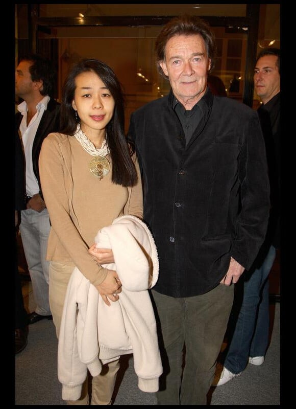 Jacques Charrier et sa nouvelle épouse Makiko, le 13 octobre, à Paris.