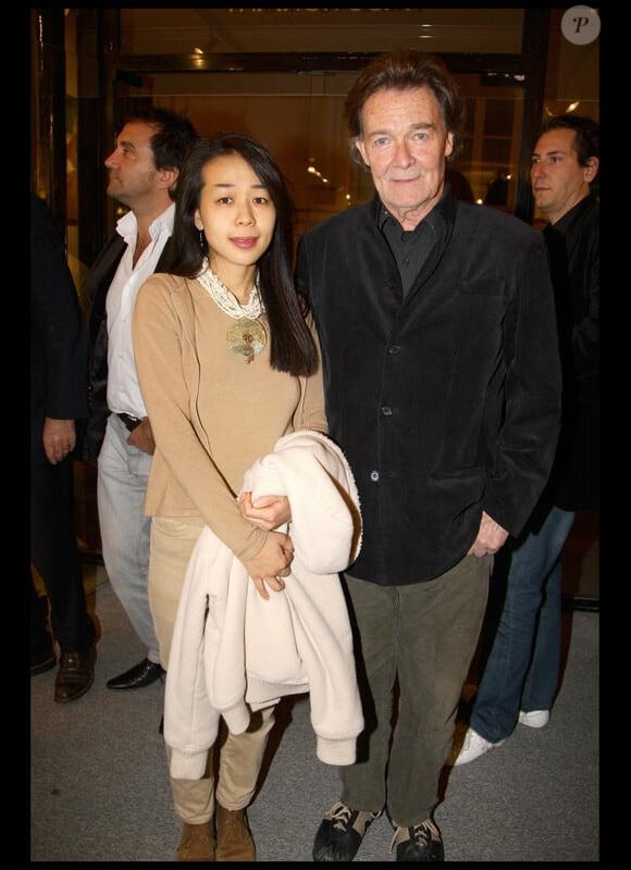 Jacques Charrier et sa nouvelle épouse Makiko, le 13 octobre, à Paris.