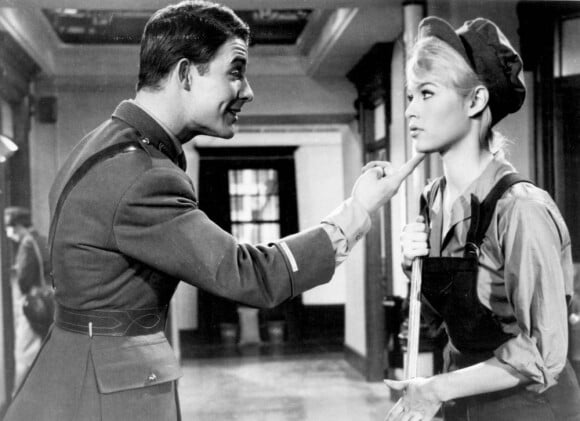 Brigitte Bardot et Jacques Charrier dans "Babette s'en va-t-en guerre" en 1959.