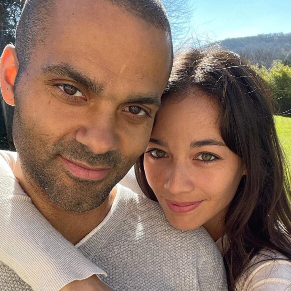 Tony Parker a officialisé son histoire d'amour avec Alizé Lim.