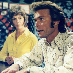 Jessica Walter et Clint Eastwood dans le film "Un frisson dans la nuit", sorti en 1971.