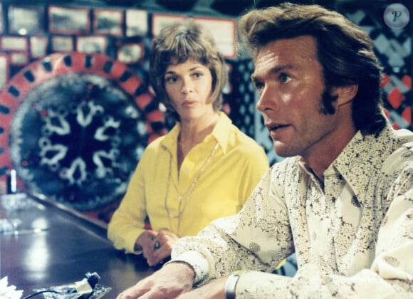 Jessica Walter et Clint Eastwood dans le film "Un frisson dans la nuit", sorti en 1971.