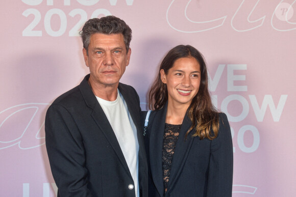 Marc Lavoine et Line Papin - Photocall du défilé Etam Live Show 2020 à Paris le 29 septembre 2020. © Pool Agence Bestimage 