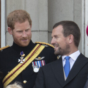 Le prince Harry, duc de Sussex, Meghan Markle, duchesse de Sussex, Savannah Phillips, Isla Phillips, Autumn Phillips et Peter Phillips - Les membres de la famille royale britannique lors du rassemblement militaire "Trooping the Colour"