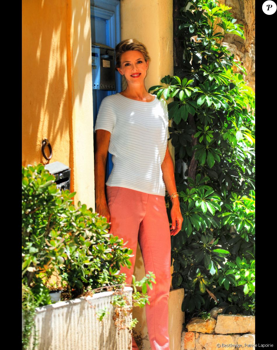 Exclusif - L'animatrice de télévision Julie Andrieu à Valbonne dans les Alpes Maritimes le 21 juin 2019. © Patrice Lapoirie / Nice Matin / Bestimage