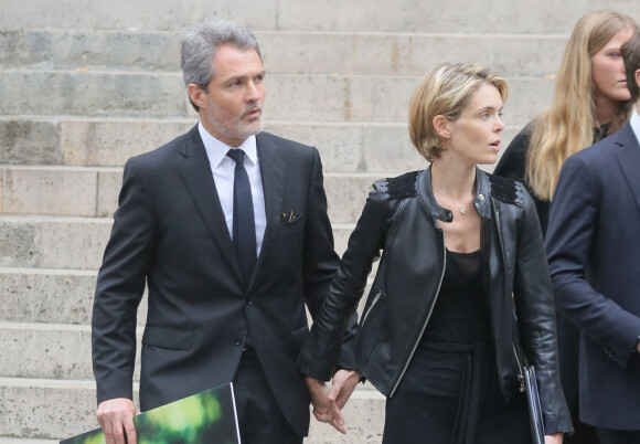 Julie Andrieu et son mari Stéphane Delajoux aux obsèques de Nicole Courcel en l'église Saint-Roch à Paris le 30 juin 2016.