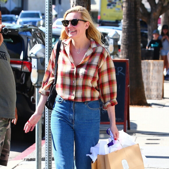Exclusif - Kirsten Dunst fait du shopping à Los Angeles, le 4 octobre 2019.