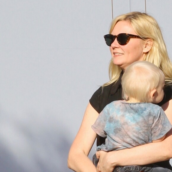 Exclusif - Kirsten Dunst accompagne son fils Ennis Howard Plemons à un cours de Mommy and Me dans le quartier de Glendale à Los Angeles, le 30 septembre 2019