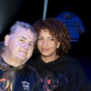 Pierre Ménès et sa femme Mélissa Acosta - People lors de la soirée de boxe à Paris La Défense Arena le 25 septembre 2020. © JB Autissier / Panoramic / Bestimage