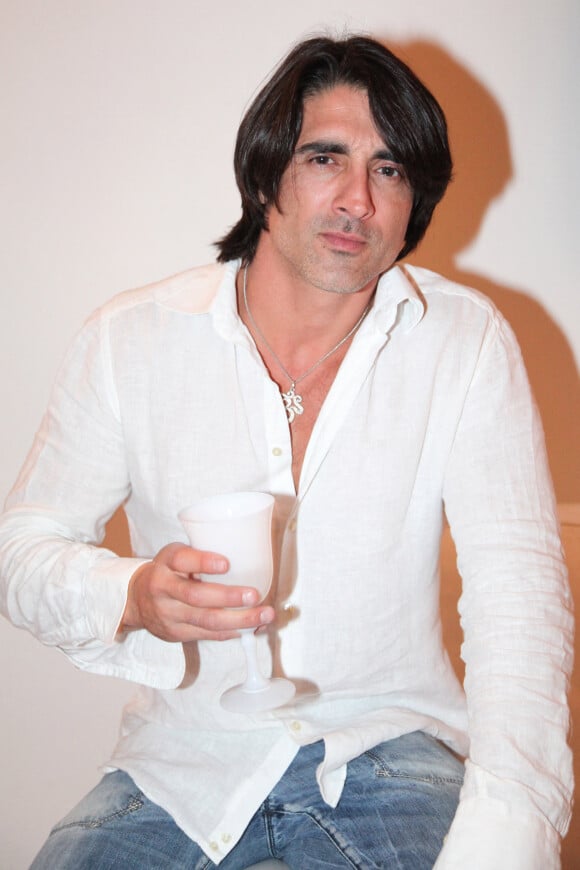 Grégory Basso à la soirée blanche chez Pierre Guillermo, pour le 14 juillet 2011