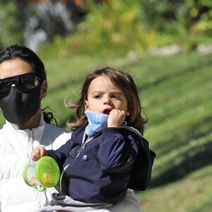 Exclusif - Eva Longoria emmène son fils de deux ans Santiago au parc à Beverly Hills, le 18 février 2021.