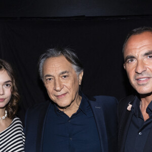 Exclusif - Richard Berry, sa petite fille Elise Petit et Nikos Aliagas - Backstage de l'enregistrement de l'émission "La Chanson secrète 5", qui sera diffusée le 11 janvier 2020 sur TF1, à Paris. Le 17 décembre 2019 © Gaffiot-Perusseau / Bestimage