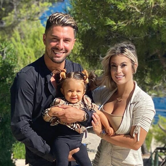 Carla Moreau et Kevin Guedj avec leur fille Ruby, photo Instagram