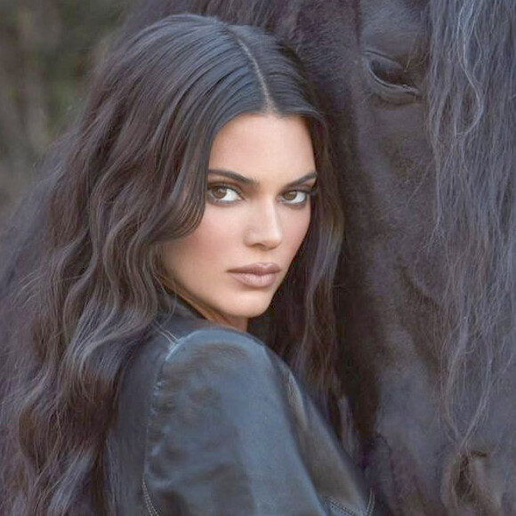 Kendall Jenner lance une autre collection de trois parfums de KKW, la marque de K.Kardashian, le 22 mars 2021. 