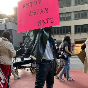 Rihanna participe à une manifestation contre le racisme dont est victime la communauté asiatique, à New York. Le 4 avril 2021.