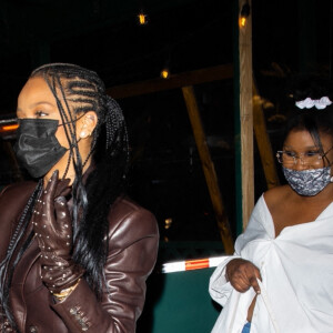 Rihanna arrive au restaurant Pastis pour célébrer l'anniversaire de sa mère Monica Braithwaite. New York, le 5 avril 2021.