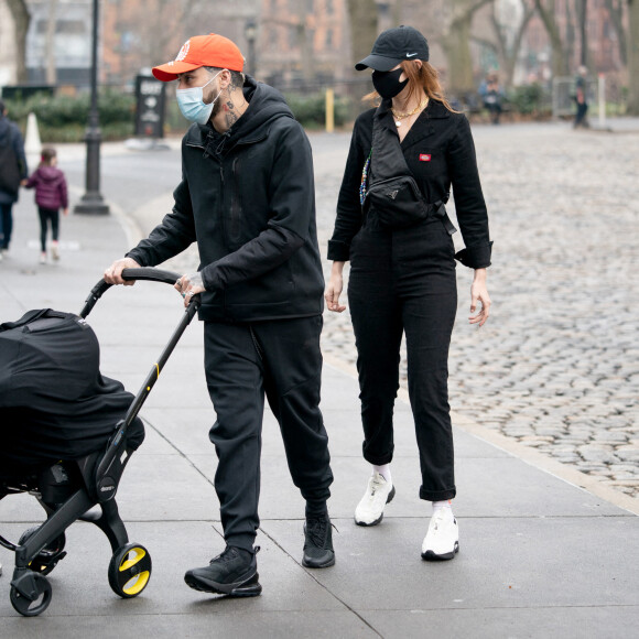 Exclusif - Gigi Hadid, son compagnon Zayn Malik et leur fille Khai se rendent au Musée américain d'histoire naturelle de New York. Le 26 mars 2021.