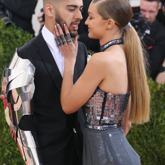 Gigi Hadid et son petit ami Zayn Malik - Soirée Costume Institute Benefit Gala 2016 (Met Ball) sur le thème de "Manus x Machina" au Metropolitan Museum of Art à New York, le 2 mai 2016.