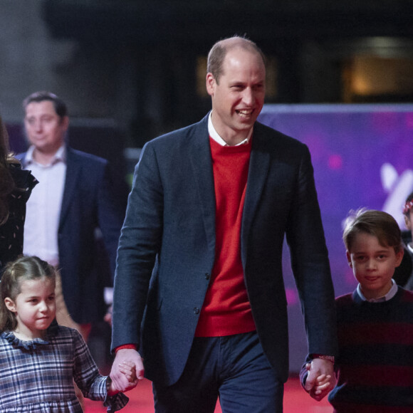 Le prince William, duc de Cambridge, et Catherine (Kate) Middleton, duchesse de Cambridge, avec leurs enfants le prince George, la princesse Charlotte et le prince Louis ont assisté à un spectacle donné en l'honneur des personnes qui ont été mobilisées pendant la pandémie au Palladium à Londres, Royaume Uni, le 11 décembre 2020.