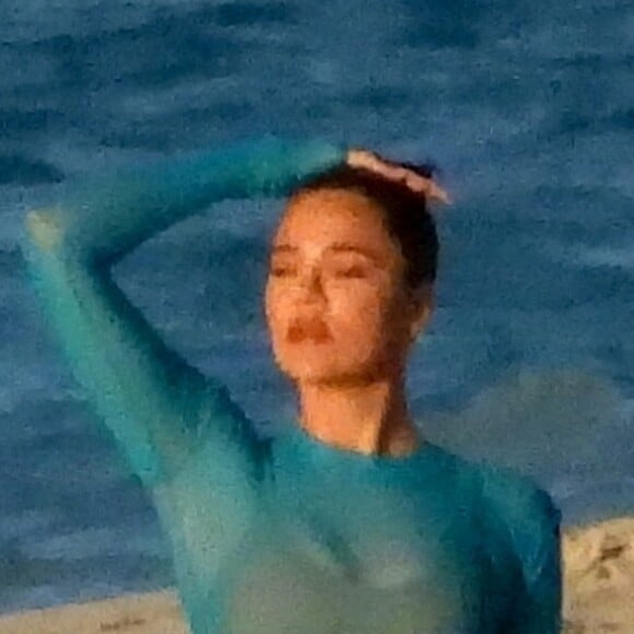 Exclusif - Khloe Kardashian lors d'une séance photo sur une plage de Providenciales, île de l'archipel des îles Caïcos, aux îles Turques et Caïques le 28 janvier 2021.