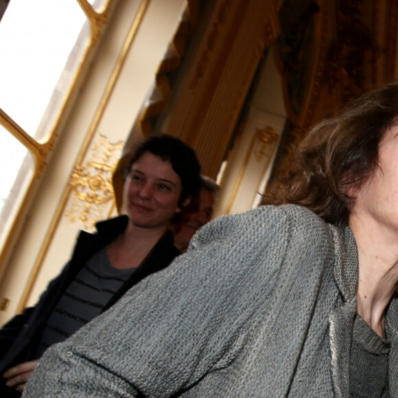 Jane Birkin et sa fille Lou Doillon Paris le 10 avril 2013 - Remise de la medaille de Chevalier de l'Ordre des Arts et des Lettres par la Ministre de la Culture et de la Communication, au Ministere de la Culture.