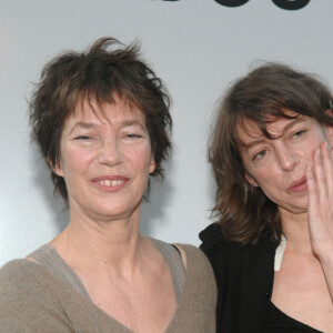 Jane Birkin et sa fille Kate Barry à Paris en 2007.