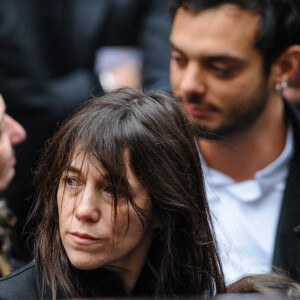 Charlotte Gainsbourg lors des obsèques de sa soeur Kate Barry en l'eglise Saint-Roch a Paris. Le 19 decembre 2013