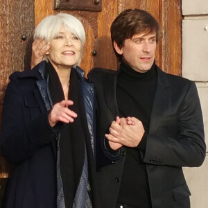 Exclusif - Françoise Hardy et son fils Thomas Dutronc se baladent le long des quais de l'Île Saint-Louis à Paris, France, le 2 novembre 2016.