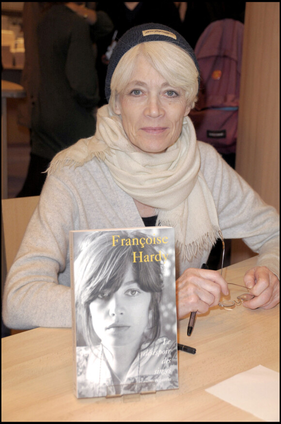 Françoise Hardy au salon du livre à Paris en 2009.