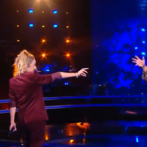 Alyah remporte sa battle contre Charlotte Elizabeth lors des battles de "The Voice" - Équipe de Marc Lavoine