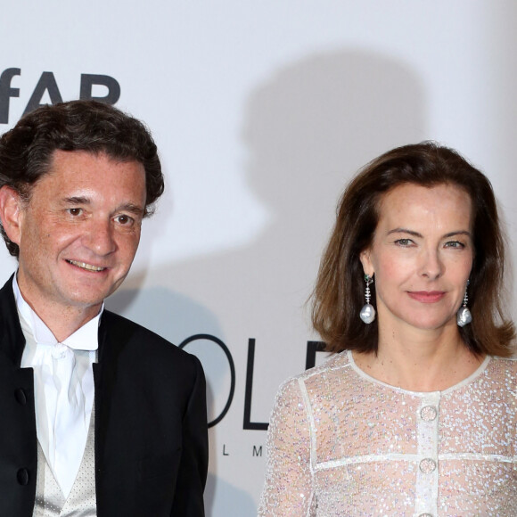 Carole Bouquet et son compagnon Philippe Sereys de Rothschild - Photocall de la soirée "AmfAR's 21st Cinema Against AIDS" à l'Eden Roc au Cap d'Antibes lors du 67ème festival du film de Cannes, le 22 mai 2014.