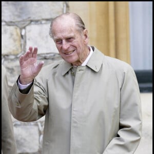 Le prince Philip assiste à un défilé de vieilles voitures au château de Windsor.