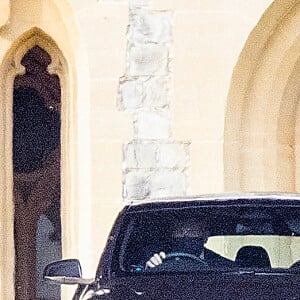 Le prince Charles à la sortie du château de Windsor, au lendemain du décès du prince Philip, duc d'Edimbourg. Le 10 avril 2021